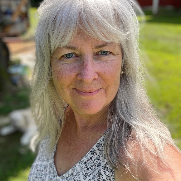 Meet your Posher, Cathy - Picture 1 of 1